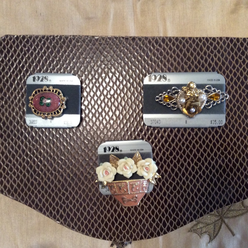 1928 Brooches